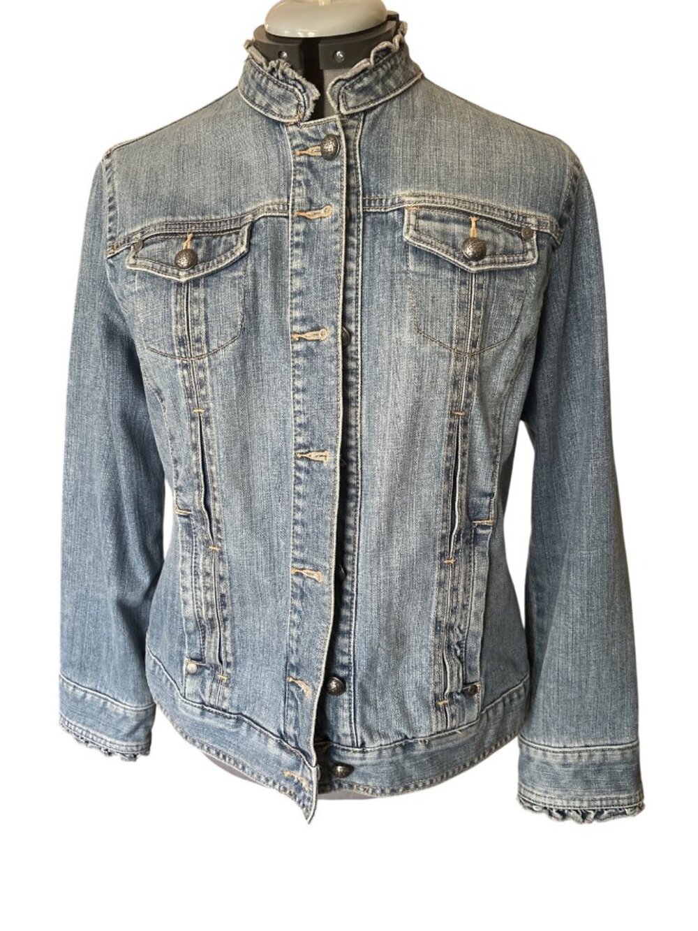 Chicos Platinum Denim Jacket Sz 1 (Med) Light Blue Ruffle Trim Mandarin Collar